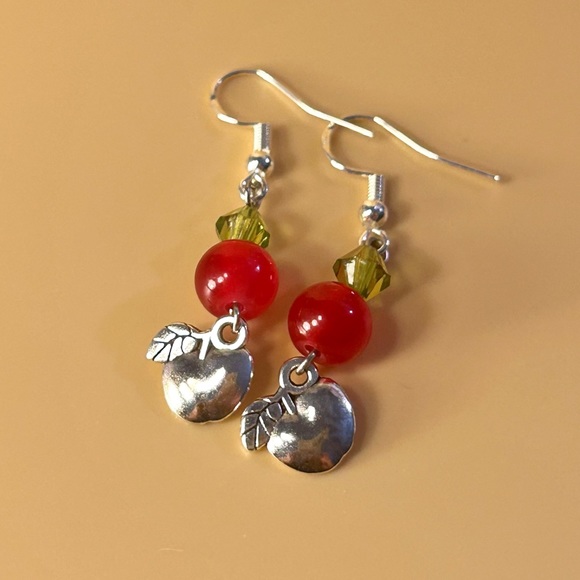 🍎 Apple Earrings - Picture 1 of 1